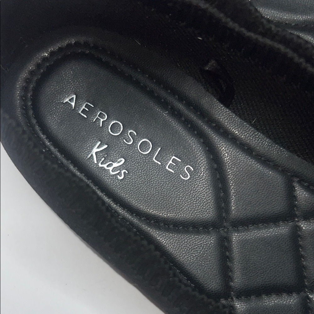AEROSOLES Kids Black Textured Shoes size 1 - Picture 2 of 8